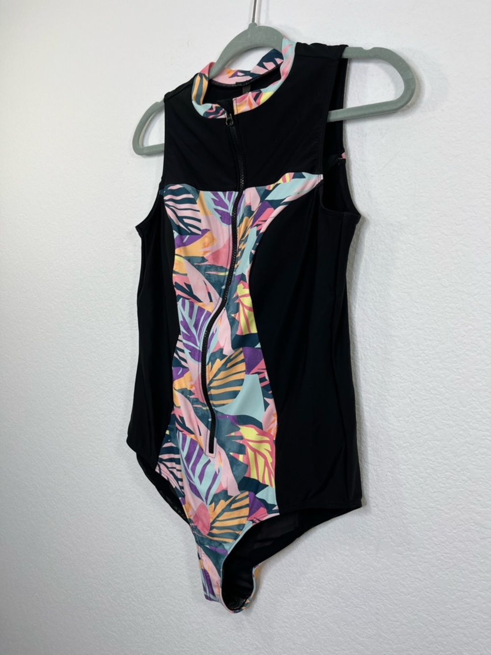 Torrid Active Wireless Sleeveless Rashguard One Piece Swimsuit size 0 = 12 - Picture 5 of 12